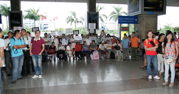 Đông đảo các phóng viên có mặt từ rất sớm ở sân bay Tân Sơn Nhất để chào đón Victoria Azarenka.
